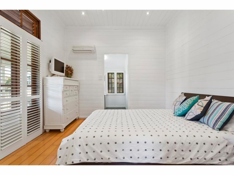 32 Beaconsfield Terrace, The Range QLD 4700